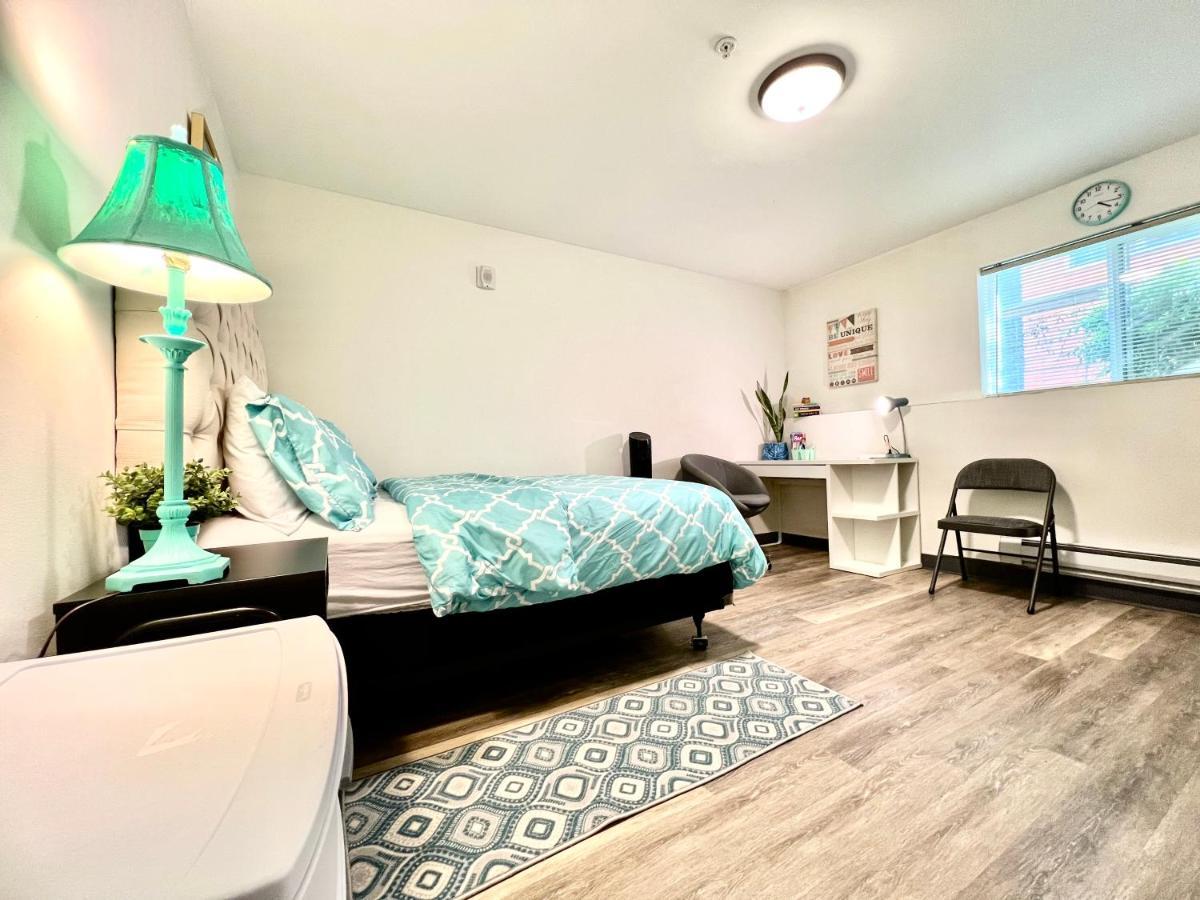 Private Room With Shared Bathroom On The 1St Floor 10 Minutes Walk To University Of Washington Seattle Bagian luar foto